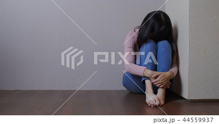 woman feel depression 44559937