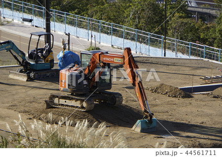 災害復旧　パワーショベル　重機　工事現場 44561711