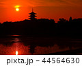 夕焼けと五重塔 44564630