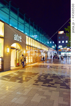 浦和駅西口（さいたま市浦和区） 44569500