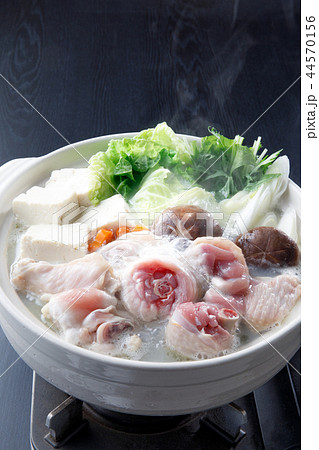 鍋料理 水炊き 加熱中 鍋料理 水炊き 加熱中 44570156