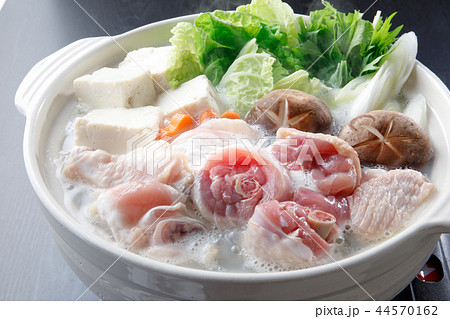 鍋料理　水炊き　加熱中 44570162