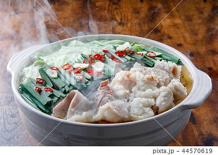 鍋料理 もつ鍋 加熱中 鍋料理 もつ鍋 加熱中 44570619