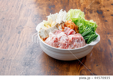 鍋料理　キムチ鍋　加熱前 44570935