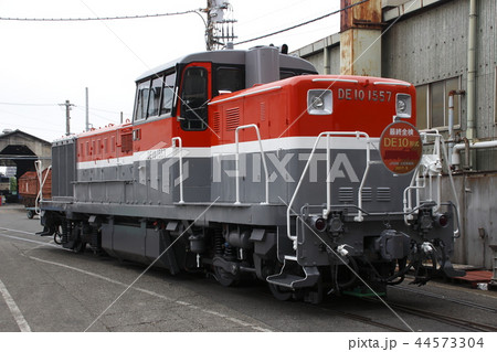 大宮総合車両センターに入場中のDE10形 大宮総合車両センターに入場中のDE10形 44573304
