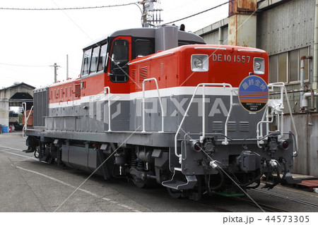 大宮総合車両センターに入場中のDE10形 44573305