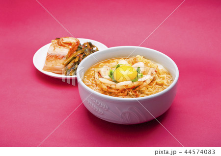 卵黄 キムチ 韓国料理 44574083