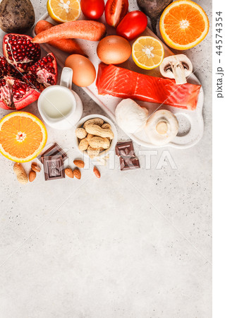 Allergies to fish, eggs, citrus fruits 44574354