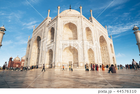 Taj Mahal and blue sky, close view 44576310