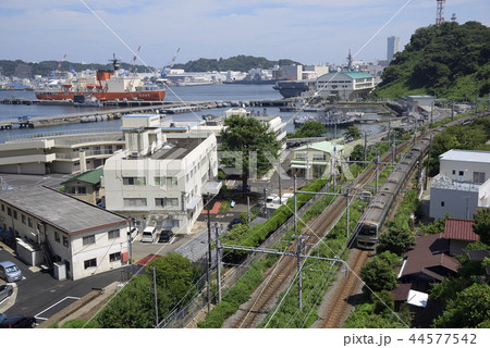 横須賀港と横須賀線 【砕氷艦しらせ】 吉倉町  44577542