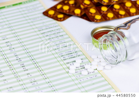 健康診断　診断結果通知表　ヘルスケアイメージ 44580550