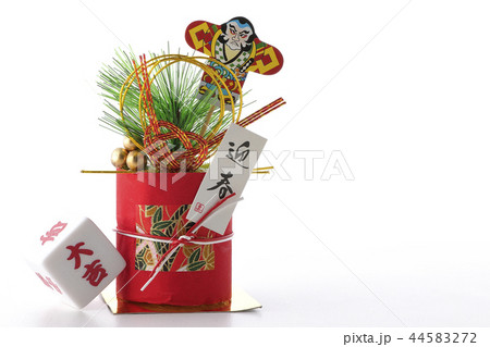 お正月飾りと大吉賽子 44583272