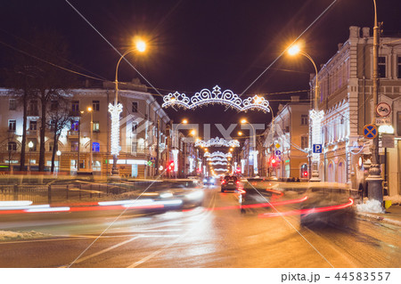 Beautiful night city with traffic on the road 44583557