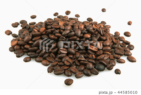 Coffee beans isolated on white 44585010