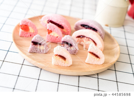 mulberry, blueberry and strawberry fruit cake 44585698