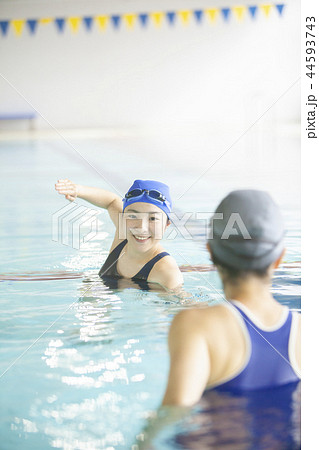 水泳教室 女性の写真素材