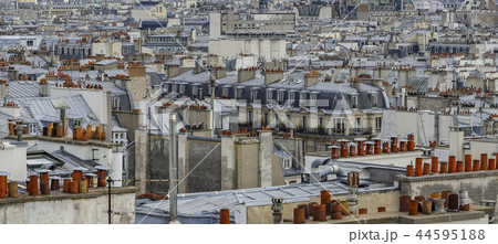 The roofs of Paris and its chimneys under a clouds sky 44595188