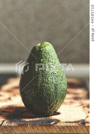 avocado,Ripe,closeup,cuttingboard,diet,healthyfood avocado,Ripe,closeup,cuttingboard,diet,healthyfood 44595710