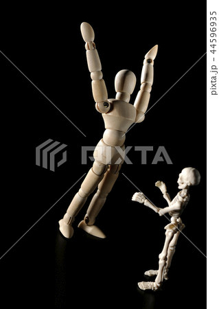 ひぇ～出たぁ～。 44596935