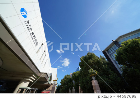 日本の横浜都市景観　地下鉄　仲町台駅を望む 44597698