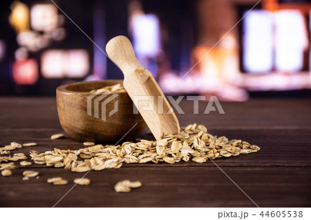 Flat raw rolled oats with restaurant Flat raw rolled oats with restaurant 44605538