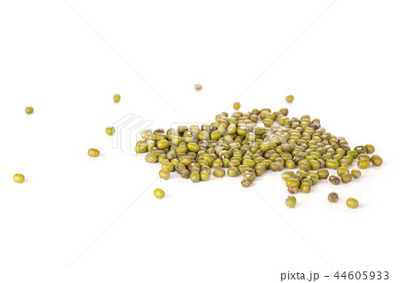 Dry green mung beans isolated on white 44605933