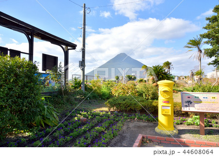 JR西大山駅前の黄色いポスト　鹿児島県指宿市 44608064