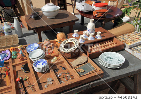 蚤の市　フリーマーケット 44608143