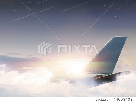 広告 飛行機 雲 44608408