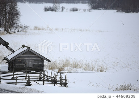 wooden houses in the Russian countryside / wooden architecture, Russian provincial landscape, winter view village in Russia wooden houses in the Russian countryside / wooden architecture, Russian provincial landscape, winter view village in Russia 44609209
