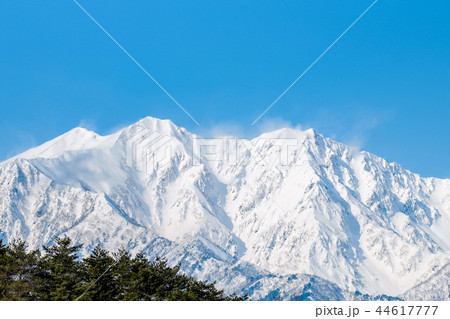 中山高原から望む爺ヶ岳 （冬） 44617777