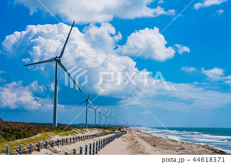 (静岡県)浜岡砂丘の風力発電風車 (静岡県)浜岡砂丘の風力発電風車 44618371