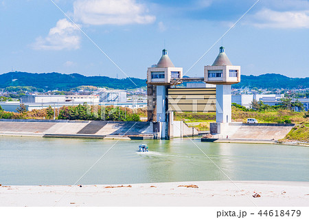(静岡県)菊川河口の大東マリーナの大型水門 (静岡県)菊川河口の大東マリーナの大型水門 44618479