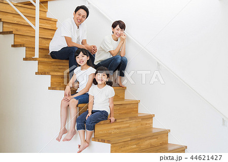 家族　親子　ファミリー　女性　子供 44621427