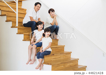 家族　親子　ファミリー　女性　子供 44621428