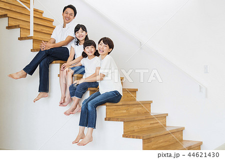 家族　親子　ファミリー　女性　子供 44621430