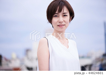 Casual 40u0027s Woman Whitening - Stock Photo [44624601] - PIXTA