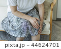 中年女性　膝痛 44624701