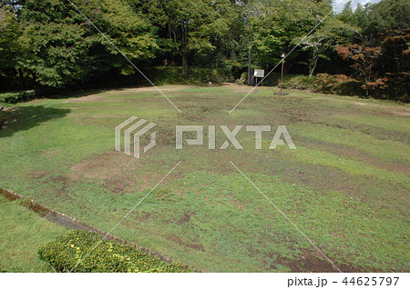二俣城の天守台から見た広場(静岡県浜松市天竜区) 二俣城の天守台から見た広場(静岡県浜松市天竜区) 44625797