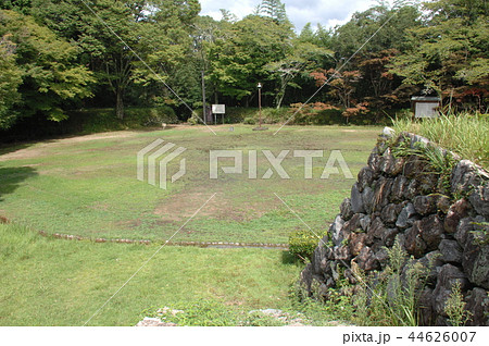二俣城の天守台石垣と広場(静岡県浜松市天竜区) 二俣城の天守台石垣と広場(静岡県浜松市天竜区) 44626007