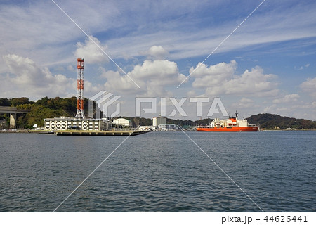 秋の横須賀港 【砕氷艦しらせ】 ヴェルニー公園より 44626441