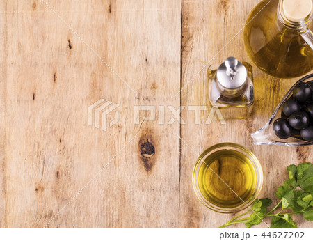 Olive Oil. Bottle of Virgin Olive Oil. 44627202
