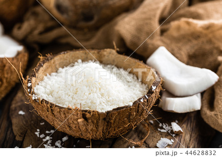 Coconut flakes 44628832