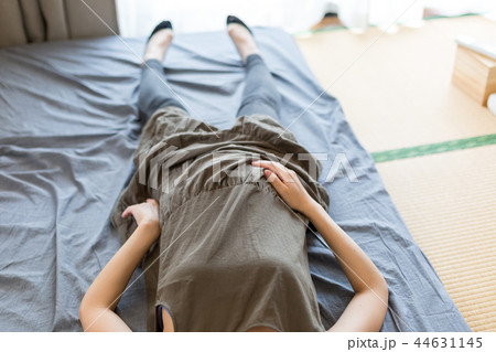 妊婦の寝姿 妊婦の寝姿 44631145