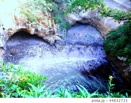 南伊豆、下田市ののパワースポット！ハートを見下ろす竜宮窟 44632715