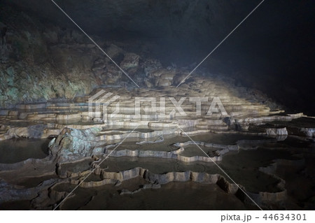 洞窟　秋吉洞　山口県　神秘　鍾乳洞　棚田　リムストーン・プール　石灰華段 44634301