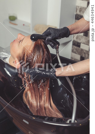Hair wash procedure in a beauty salon Hair wash procedure in a beauty salon 44634941