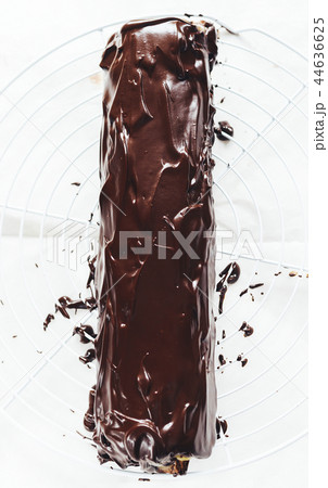 Chocolate roulade with lemon Kurd watered dark  44636625