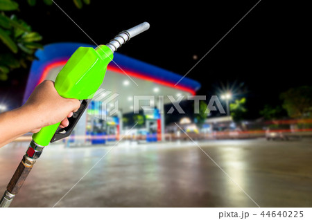 Fuel nozzle handle is used to supply power. Pour t 44640225