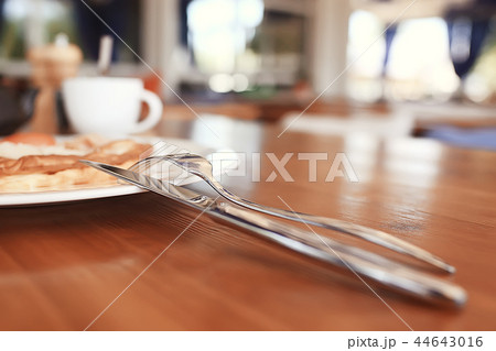 table setting for lunch in a restaurant table setting for lunch in a restaurant 44643016